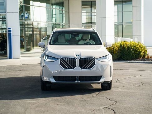 Used 2025 BMW X3 xDrive30i w/ Premium Package image 2
