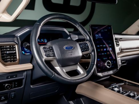 Used 2023 Ford Expedition Limited image 31