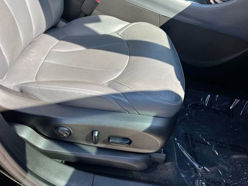 Used 2019 Buick Envision Essence AWD/4WD image 23