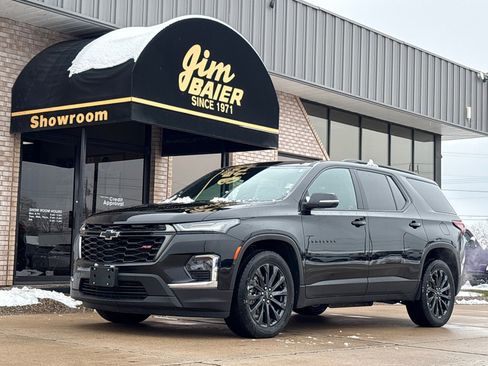 Used 2023 Chevrolet Traverse RS image 1