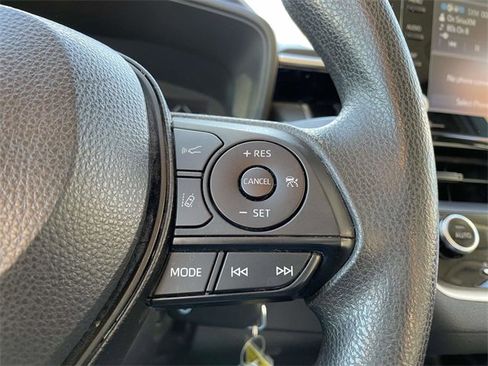 Used 2022 Toyota Corolla LE image 25