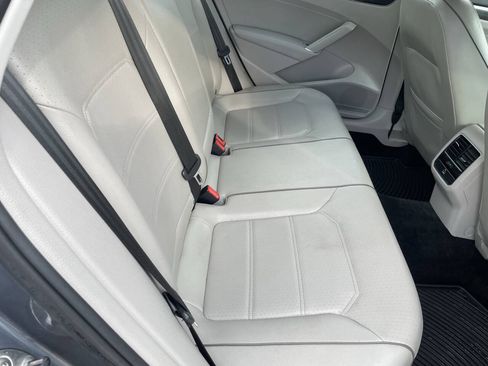 Used 2016 Volkswagen Passat 1.8T SE FWD image 17