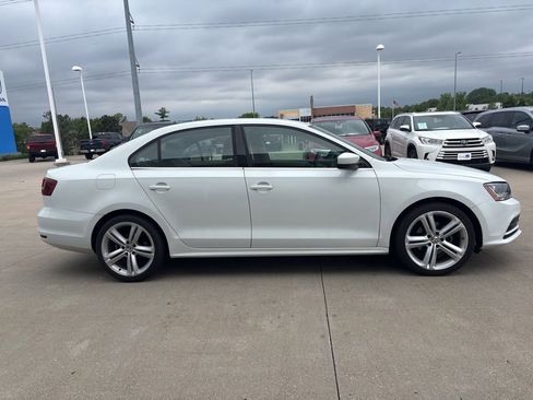 Used 2017 Volkswagen Jetta S FWD image 4