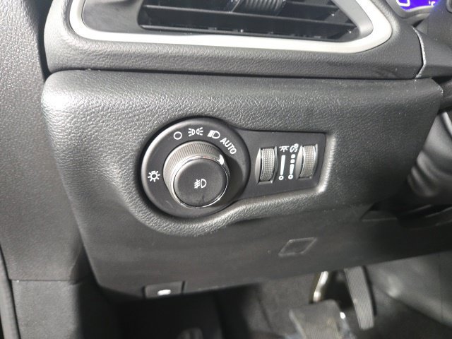 Used 2026 Chrysler Pacifica Select FWD image 24