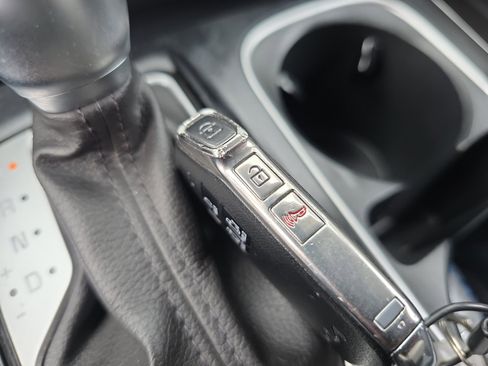 Certified 2024 Kia Carnival LX image 31