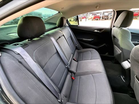 Used 2017 Chevrolet Cruze LT image 19
