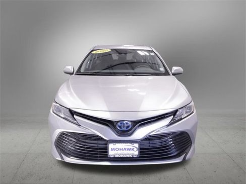 Used 2020 Toyota Camry LE image 10