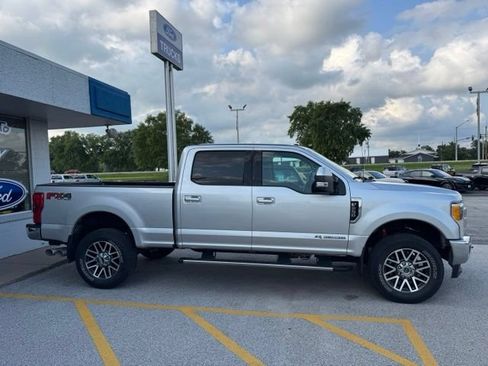 Used 2017 Ford F250 Lariat AWD/4WD image 2