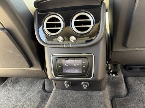 Used 2017 Bentley Bentayga AWD/4WD image 16