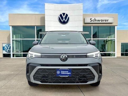 New 2026 Volkswagen Taos SEL image 8