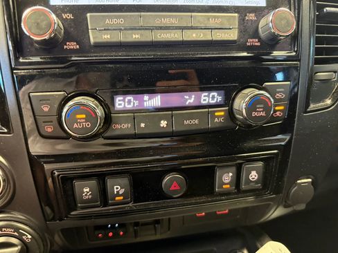 Used 2020 Nissan Titan PRO-4X w/ Pro-4x Convenience Package AWD/4WD image 23
