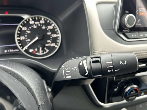 Used 2023 Nissan Rogue SL image 27