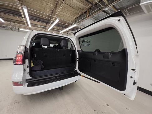 Used 2015 Lexus GX 460 AWD/4WD image 24