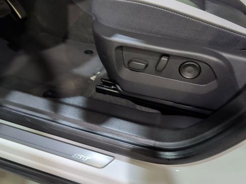 Certified 2025 Buick Envision Sport Touring image 13