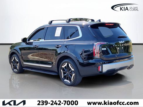 Certified 2024 Kia Telluride EX w/ EX Captain's Chair Package FWD image 4