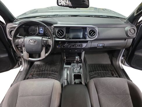 Used 2016 Toyota Tacoma TRD Sport w/ Towing Package image 9