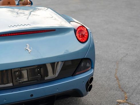 Used 2010 Ferrari California image 24