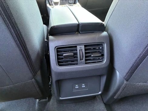 Used 2025 Nissan Rogue SV AWD/4WD image 11
