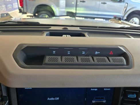 Used 2023 Ford Bronco Wildtrak image 23