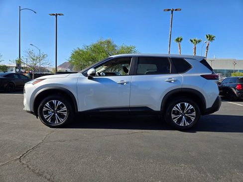 Used 2023 Nissan Rogue SV FWD image 3