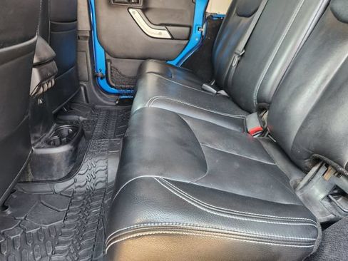 Used 2016 Jeep Wrangler Unlimited Rubicon w/ Connectivity Group AWD/4WD image 28