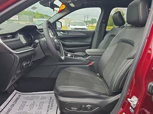 New 2025 Jeep Grand Cherokee L Altitude image 13