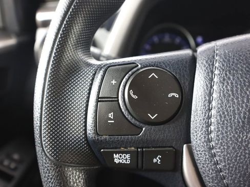 Used 2018 Toyota RAV4 LE AWD/4WD image 15