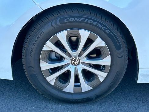 Used 2021 Toyota Corolla LE FWD image 12