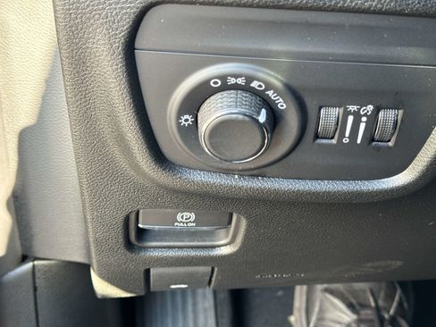 Used 2024 Jeep Grand Cherokee Altitude image 27