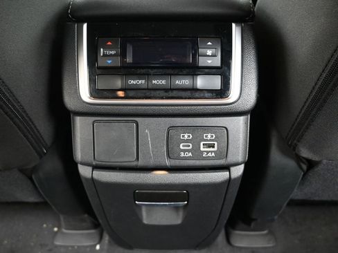 Used 2024 Subaru Ascent Premium w/ Convenience Package image 17