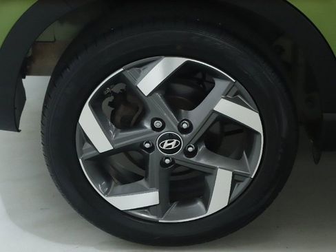 Used 2023 Hyundai Venue SEL FWD image 12