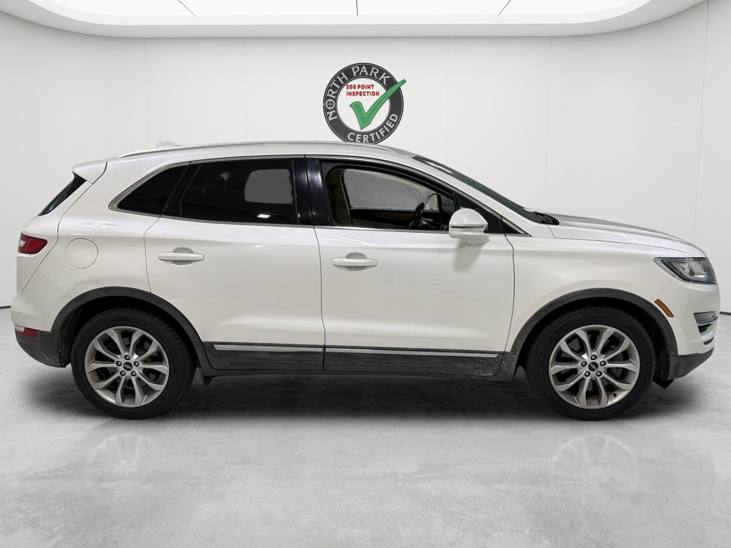 Used 2015 Lincoln MKC FWD w/ Equipment Group 101A Select image 6