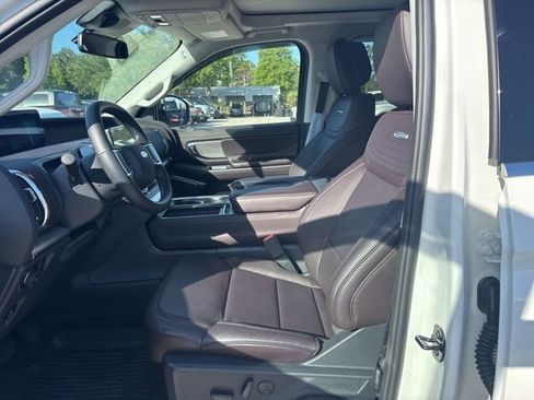 Used 2026 Ford Expedition Max Platinum w/ Platinum Ultimate Package AWD/4WD image 9