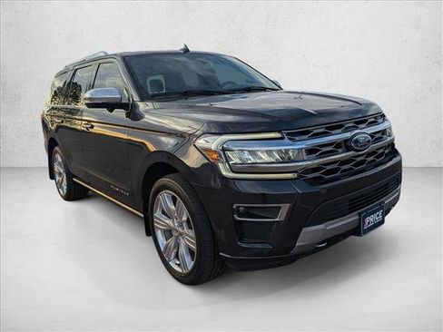 Used 2023 Ford Expedition Platinum AWD/4WD image 3