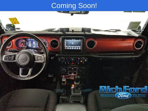 Used 2021 Jeep Gladiator Rubicon w/ Cold Weather Group image 13