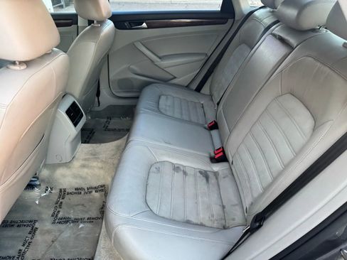 Used 2013 Volkswagen Passat TDI SEL Premium image 21