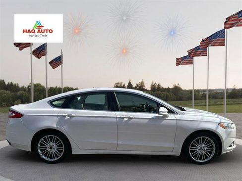 Used 2016 Ford Fusion SE w/ Equipment Group 202A image 4