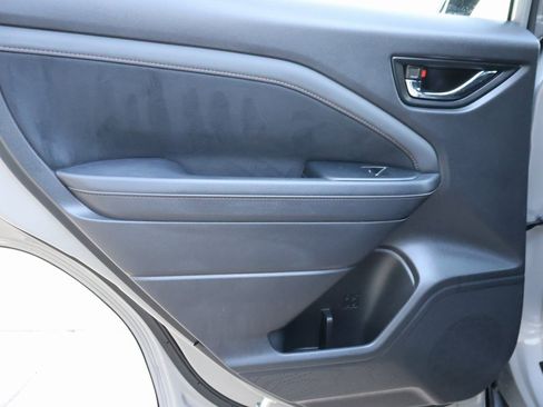 Used 2025 Subaru Forester Touring image 18