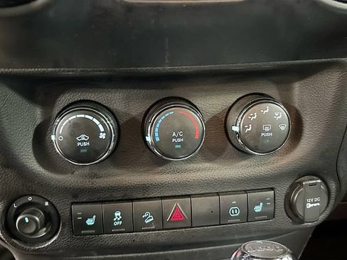 Used 2012 Jeep Wrangler Unlimited Sahara AWD/4WD image 13
