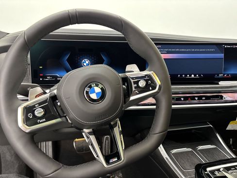 Used 2026 BMW 760i xDrive w/ Executive Package AWD/4WD image 22