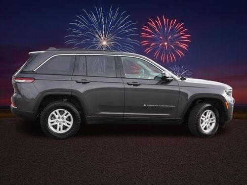 Certified 2024 Jeep Grand Cherokee Laredo w/ Luxury Tech Group I AWD/4WD image 3