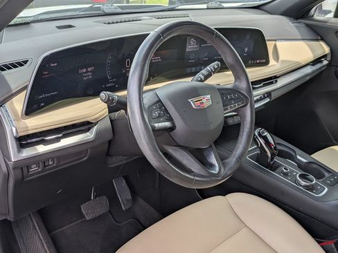 Used 2024 Cadillac XT4 Luxury w/ Cold Weather Package FWD image 33