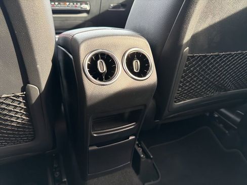 Used 2022 Mercedes-Benz GLA 250 4MATIC image 38