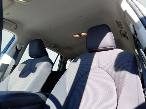 Used 2024 Toyota Highlander LE image 9