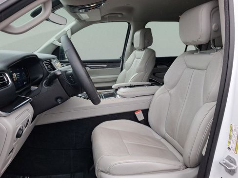 Used 2023 Jeep Wagoneer 4WD w/ Convenience Group I image 11