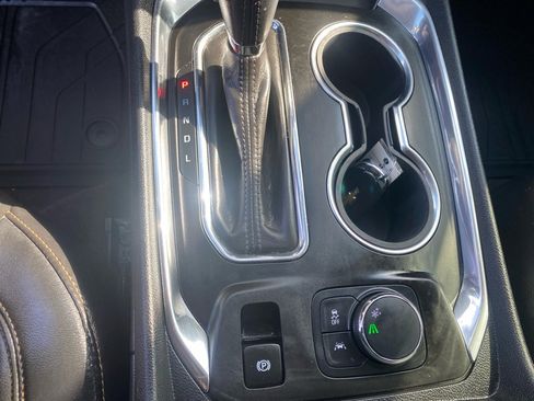 Used 2020 Chevrolet Traverse LT w/ LPO, Blackout Package image 17