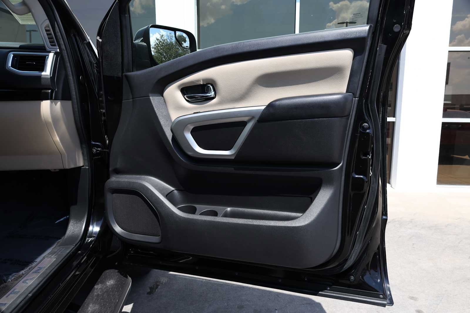 Used 2017 Nissan Titan SV RWD image 44