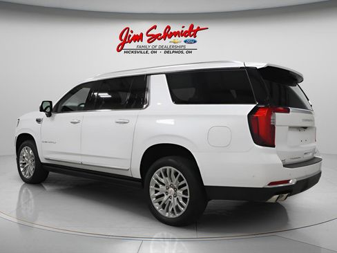 Used 2025 GMC Yukon XL Denali w/ Sun & Power Step Package AWD/4WD image 4