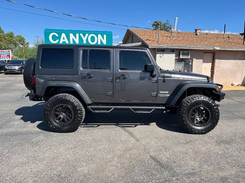 Used 2018 Jeep Wrangler Unlimited Sport S image 3