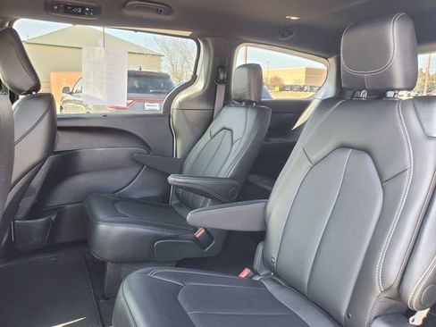 New 2026 Chrysler Pacifica Select image 26
